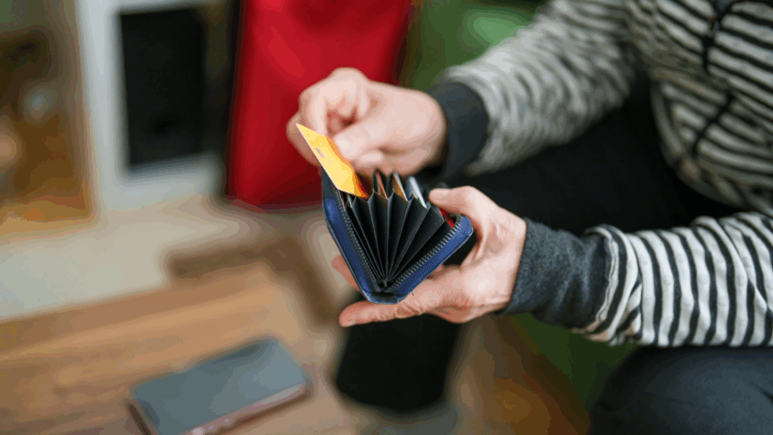 4 Ways To Stay Organized When You Have Multiple Cards
