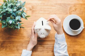 How to stop living a salary to pay
