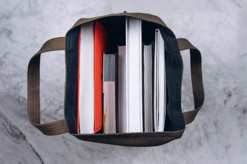 12 best side hustle books to check out!