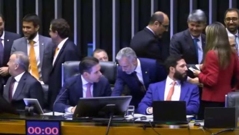 AO VIVO: PL da Globo está sendo votado agora “goela abaixo” (veja o vídeo)