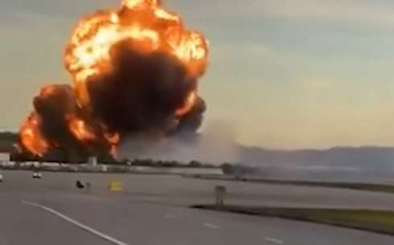 Veja o momento em que avião cai e explode durante decolagem (veja o vídeo)