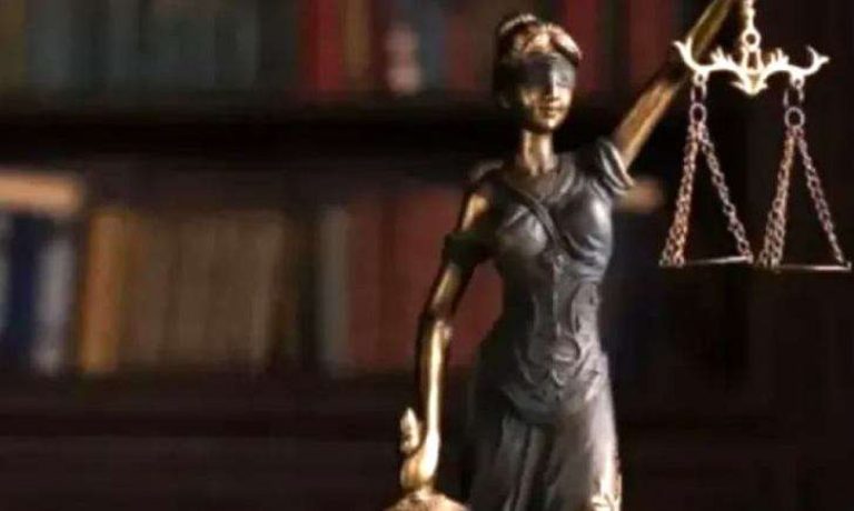 Justiça anula condenação de ex-presidente por golpe de estado e ordena imediata soltura