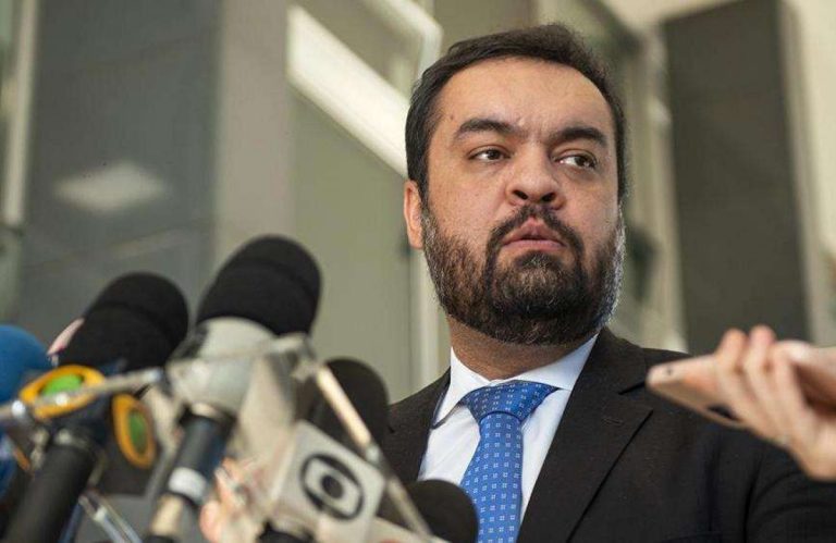 “Prego que se destaca, toma martelada”: TSE parte pra cima de Castro (veja o vídeo)