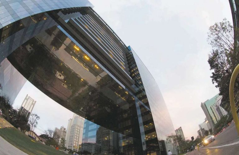 Preso pela PF, dono do Banco Master finalmente se manifesta