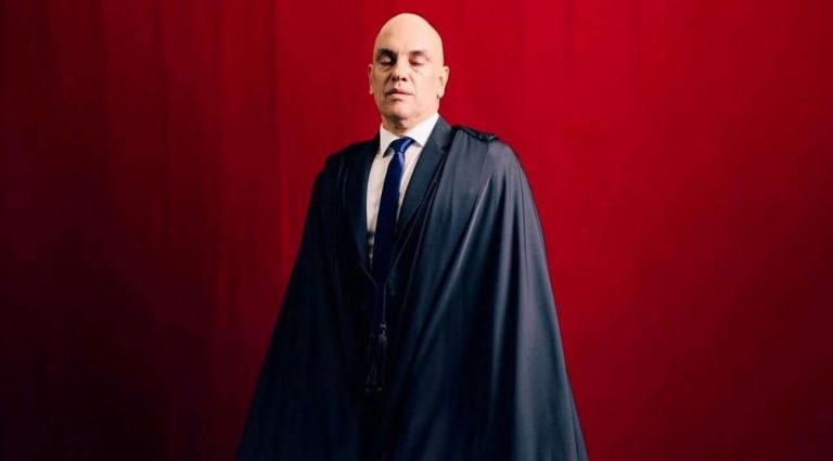 Em mirabolante devaneio, Moraes diz que Judiciário brasileiro virou alvo por ser “o mais forte do mundo”