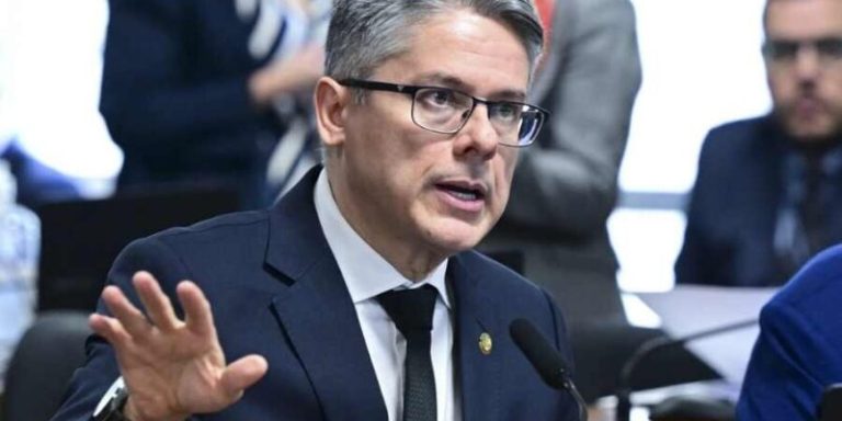 Prisão de Ministros do STF está próxima, afirma parlamentar renomado